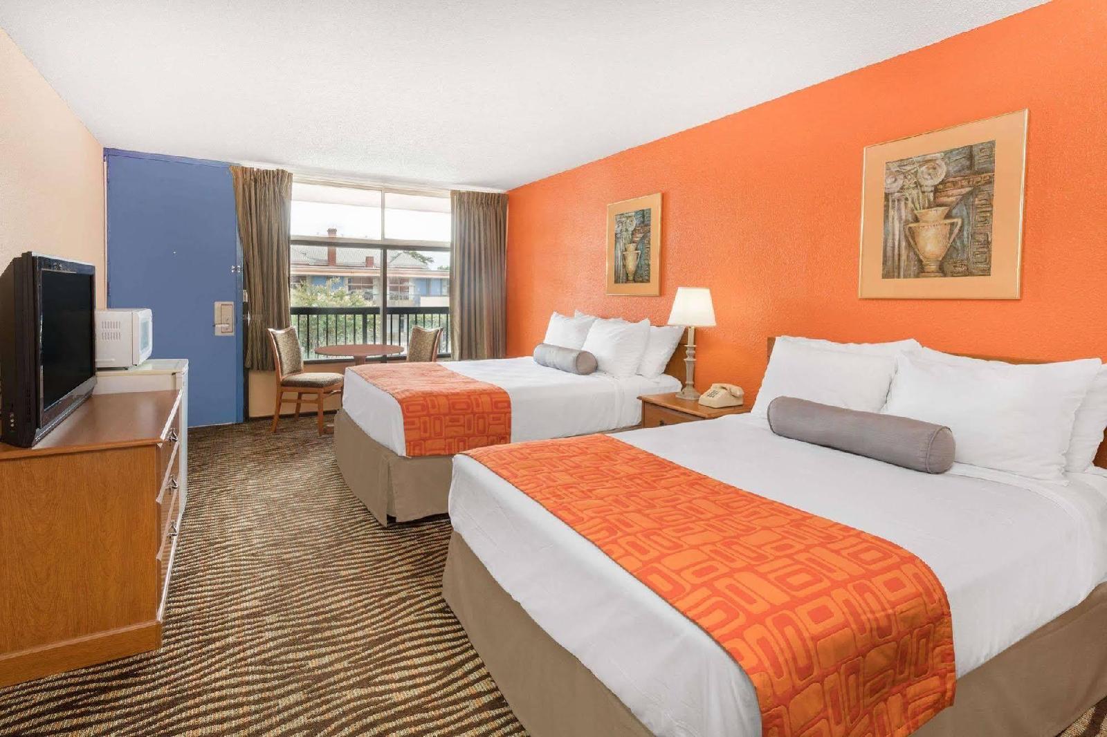 Howard Johnson Inn and Suites Columbus - photo 7