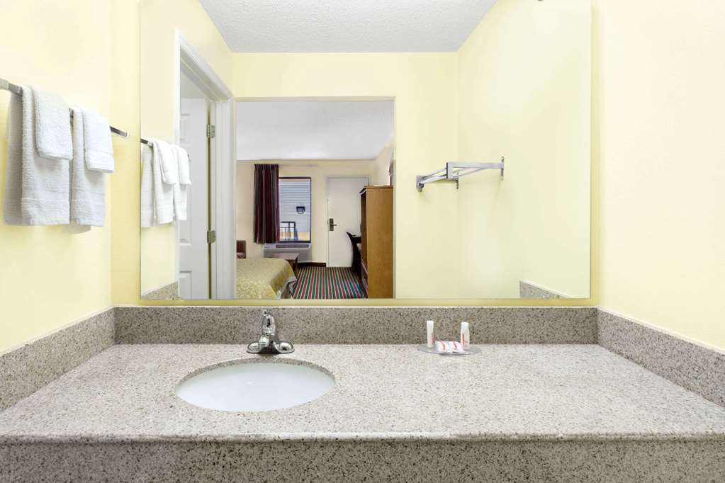 Days Inn by Wyndham Biscoe - photo 12