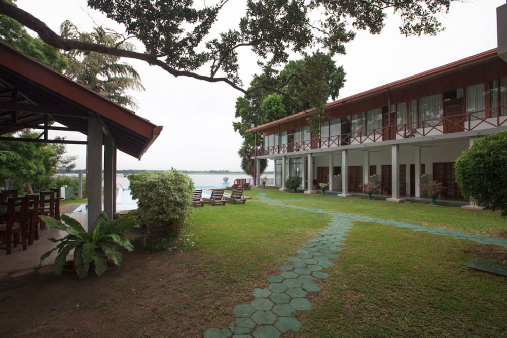 Oak Ray Lake Resort - last minute hotel in Colombo