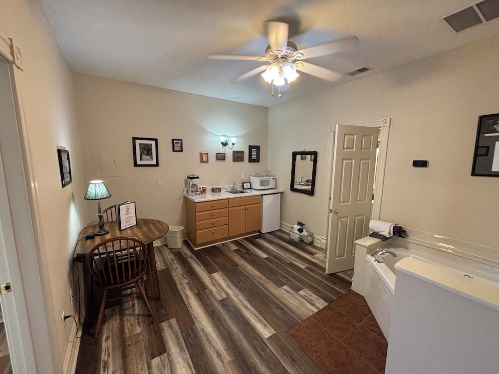 Hermann Crown Suites - photo 81