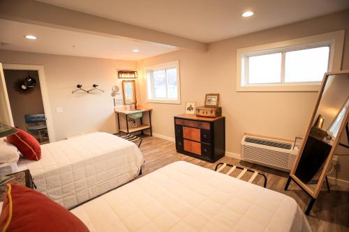 The Blue Buffalo Motel - photo 53