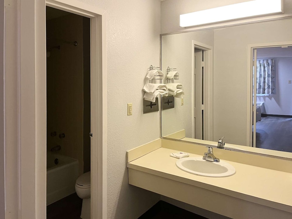Motel 6 Sandersville GA - photo 35