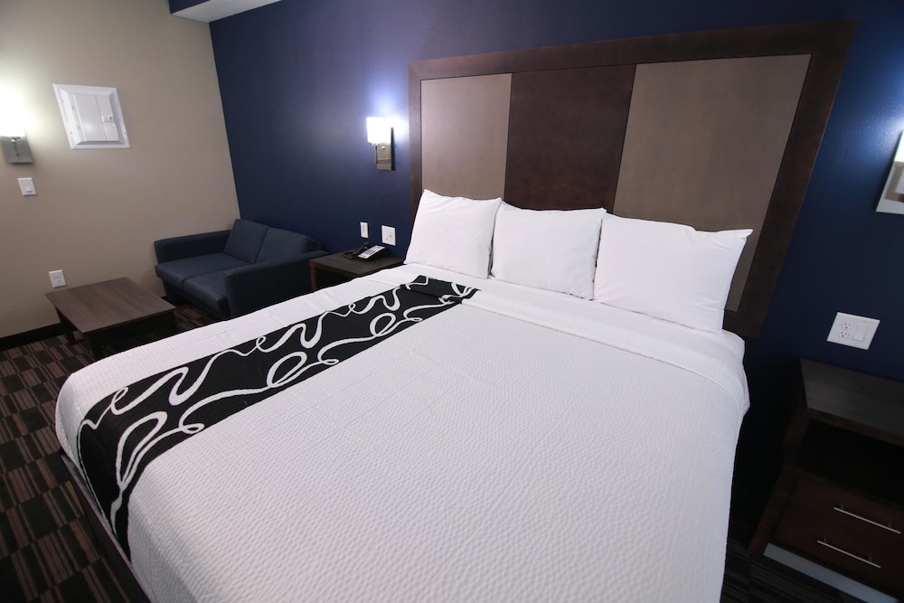Home Inn and Suites - photo 16
