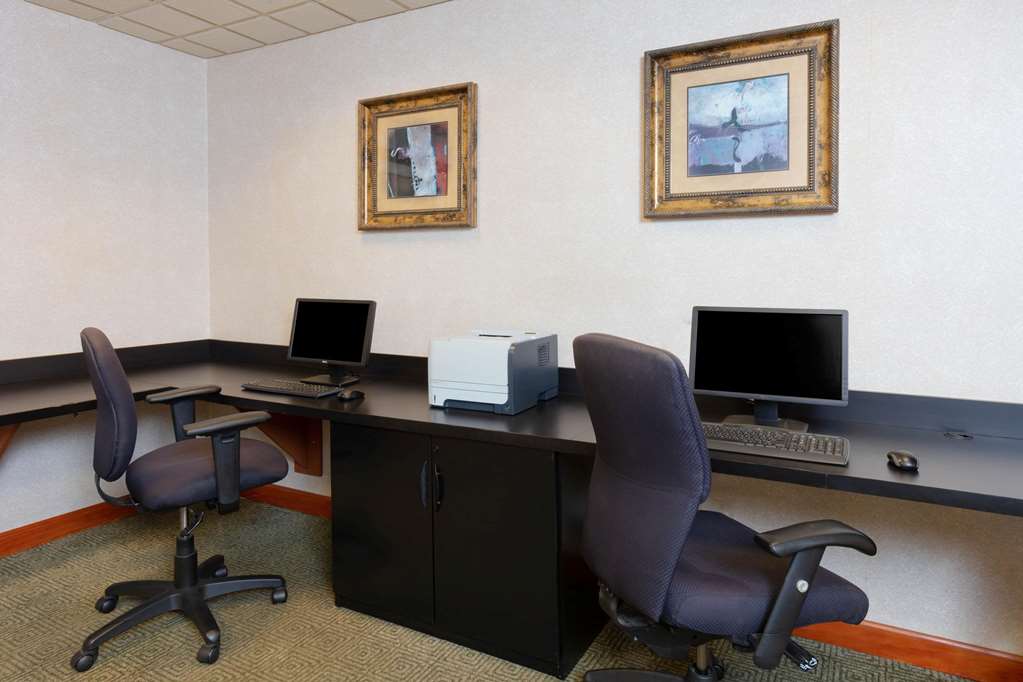 La Quinta Inn & Suites by Wyndham Garden City - photo 61