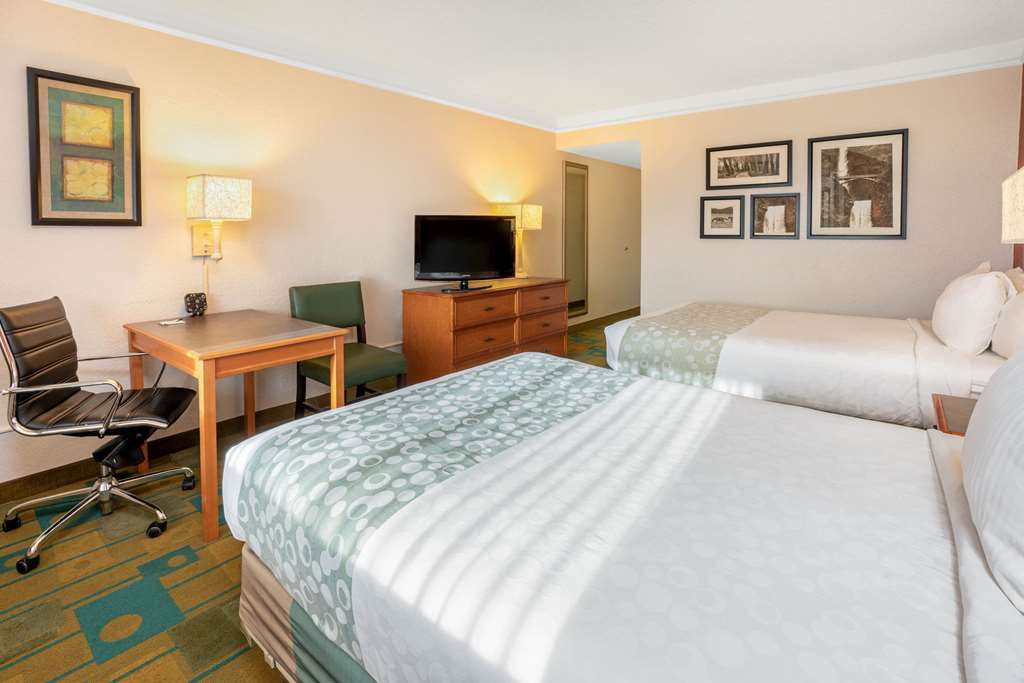 La Quinta Inn & Suites by Wyndham Seattle Sea Tac Airport - photo 11