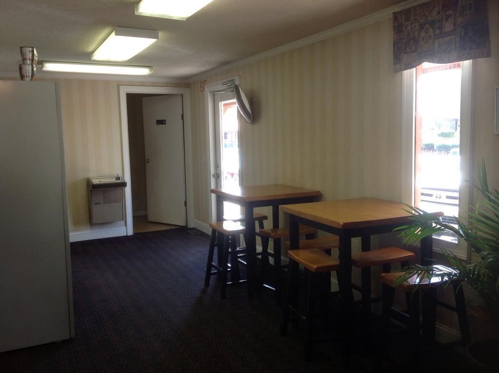 Knights Inn Columbia Airport Cayce - photo 16