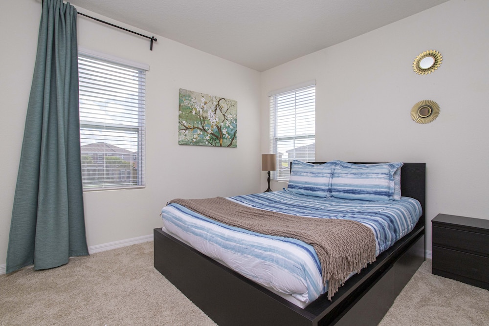 Gorgeous 5Bd w Pool & Jacuzzi @ Solterra Resort 6071 - photo 4