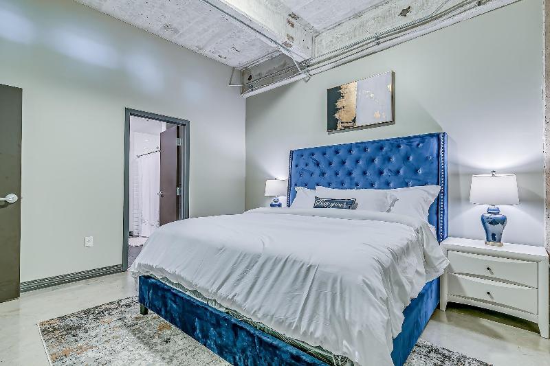 Luxury Downtown Dallas Stay by Amyfinehouse - photo 261