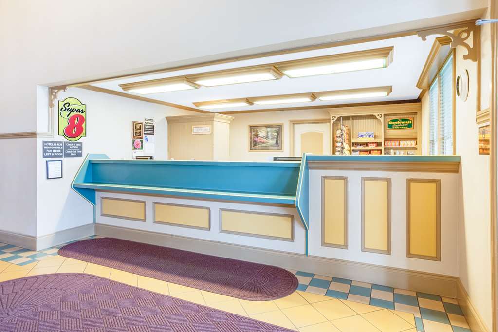 Super 8 by Wyndham Brooklyn - photo 3