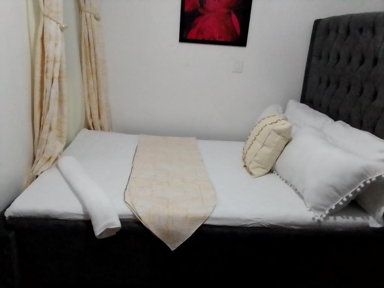 1 Bed Flat Sleeps 2 Parking Wifi
