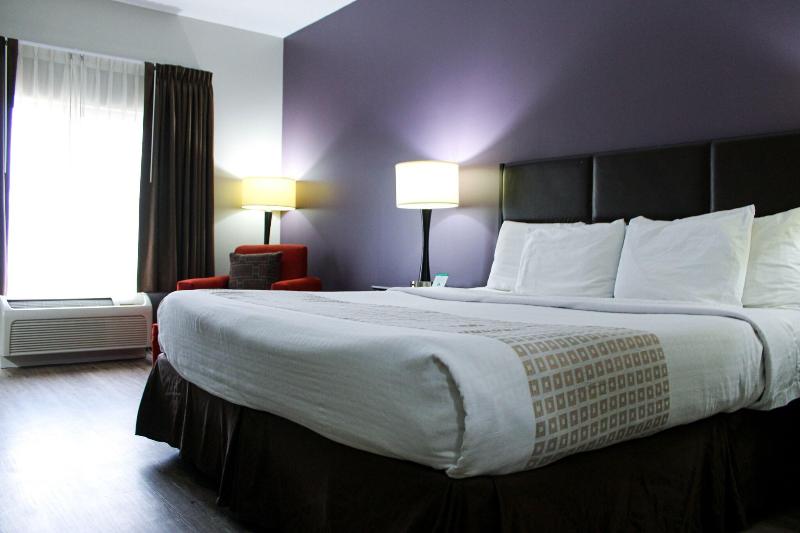 Parkwood Inn & Suites - photo 30