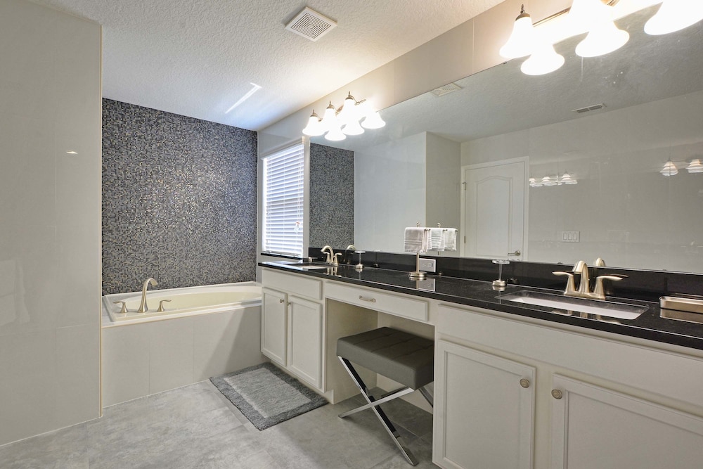 Ohana at Paradise Palms: Resort Townhome W Pool 5 Bedroom Townhouse - photo 5