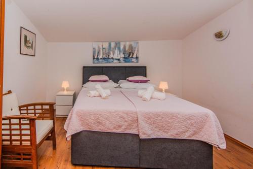 Rustical Vila VERDE with traditional Tavern & Pool — 4-Star Luxury Hotel in Jesenice, Croatia