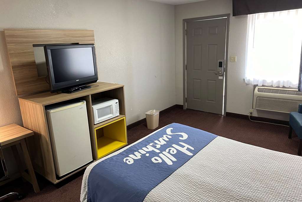 Days Inn by Wyndham Pratt - photo 16