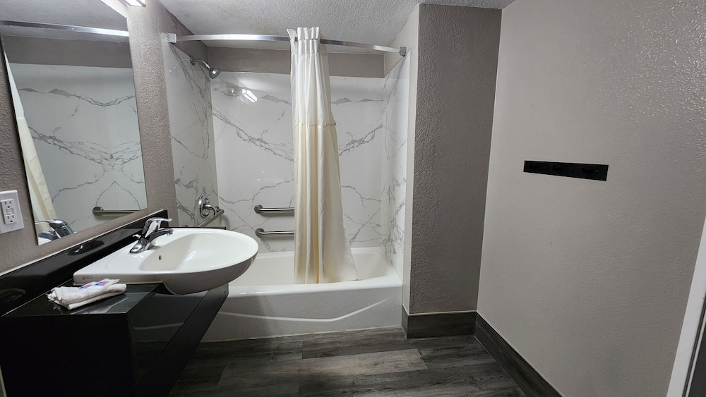 Studio 6 Houston TX Medical Center NRG Stadium - photo 23