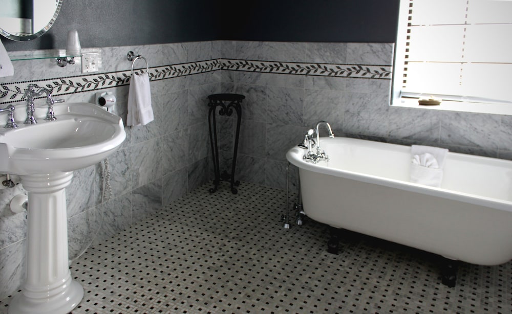 The Calvert Hotel - photo 15
