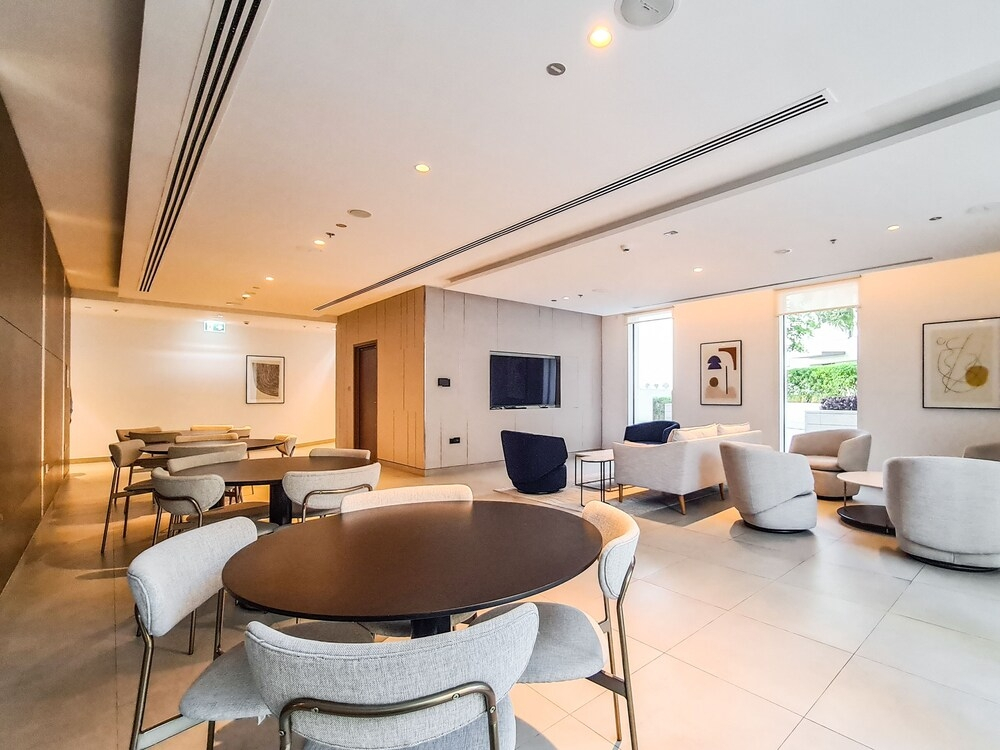 Incredible Waterfront Apt with Panoramic Views — 4-Star Luxury Hotel in Dubai, United Arab Emirates
