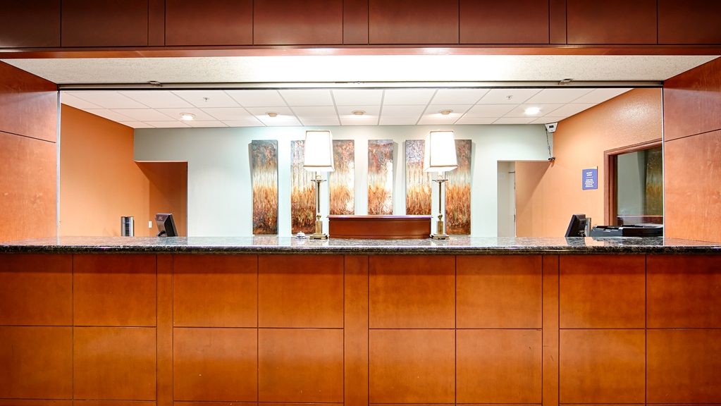 Best Western Plus Sandusky Hotel & Suites - photo 10