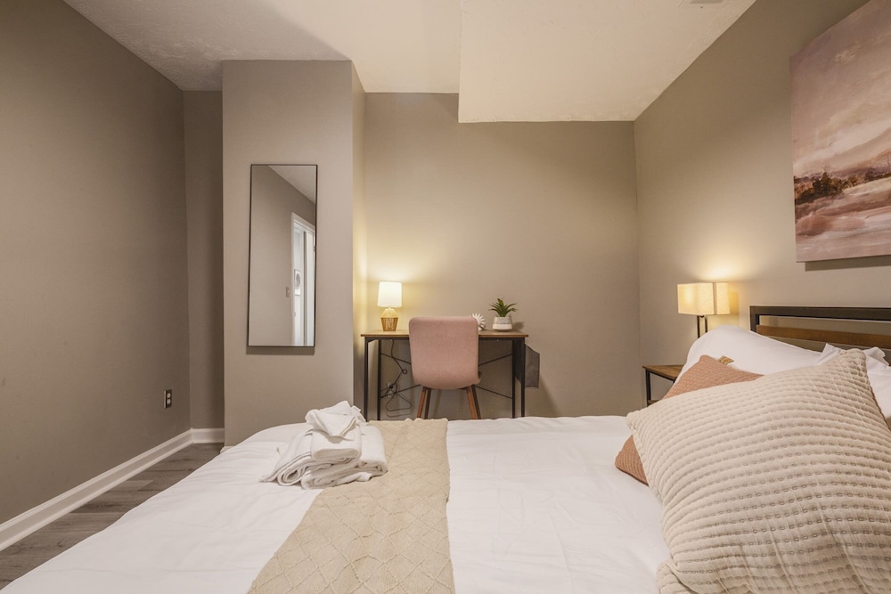 Newly renovated 4BR CozySuites - photo 10