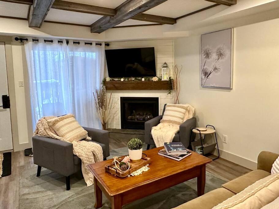 Beautiful tranquil centrally located condo — 4-Star Luxury Hotel in Collingwood, Canada