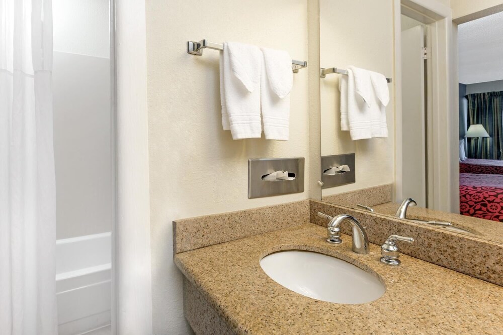 Days Inn Shreveport Airport - photo 12