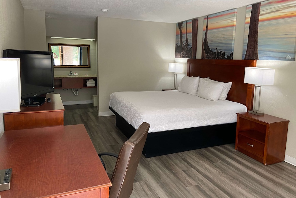 Days Inn by Wyndham Ozark - photo 6