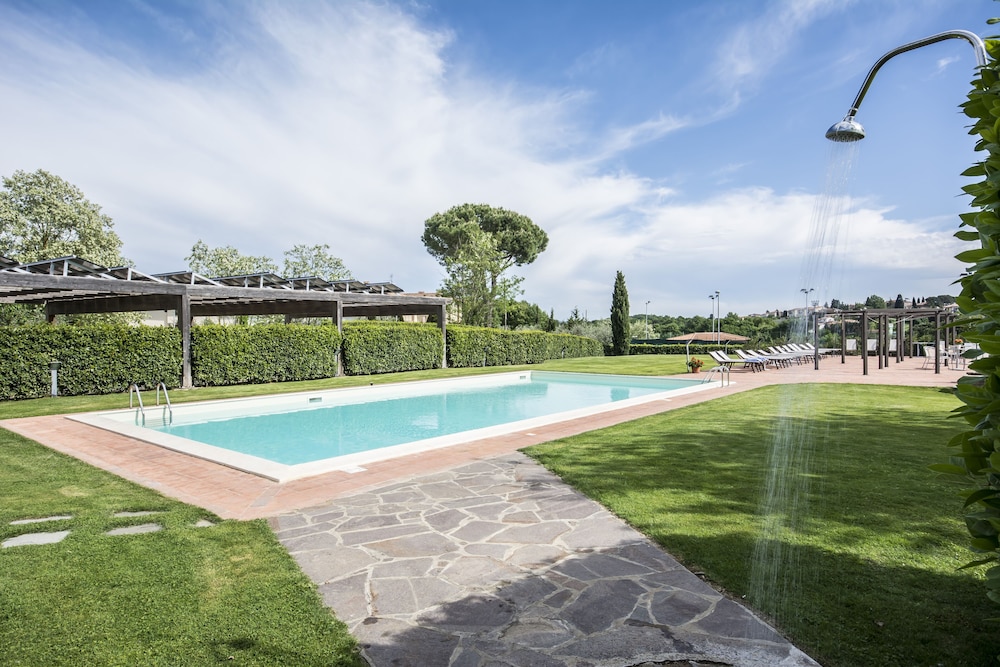 Antica Pieve B&B — 4-Star Luxury Hotel in Tavarnelle Val Di Pesa, Italy