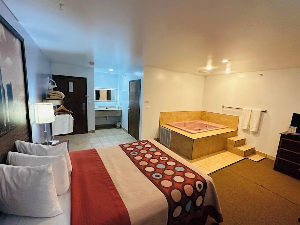 Super 8 by Wyndham Imlay City - photo 11