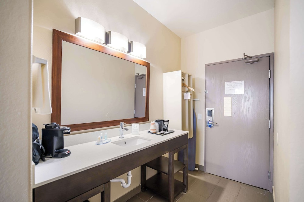 Comfort Inn Bossier City Casino Area near Shreveport Downtown - photo 22