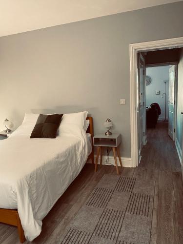 Tideway Apartment with Private Parking Space