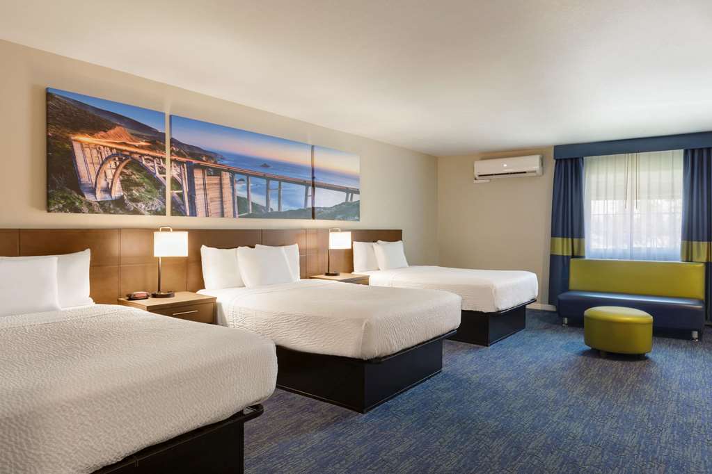 Days Inn & Suites by Wyndham Anaheim At Disneyland Park - photo 22