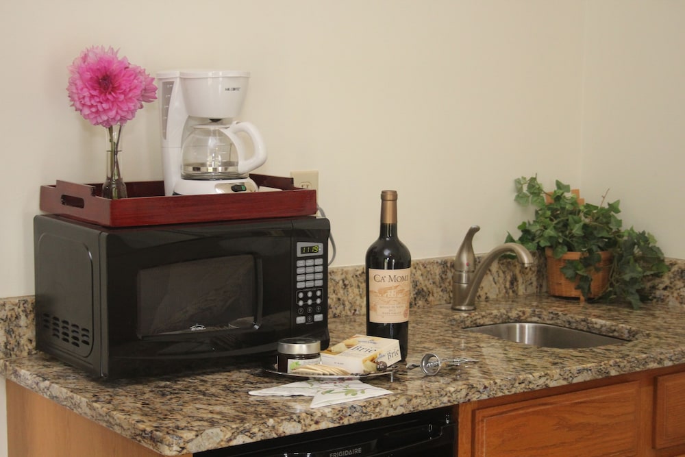 Hillwinds Inn - photo 7