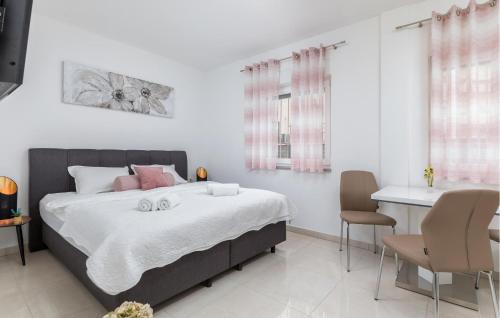 Beautiful Apartment In Pula With Wifi — 4-Star Luxury Hotel in Pula, Croatia