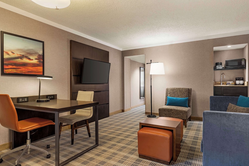 Embassy Suites by Hilton Kansas City Overland Park - photo 13