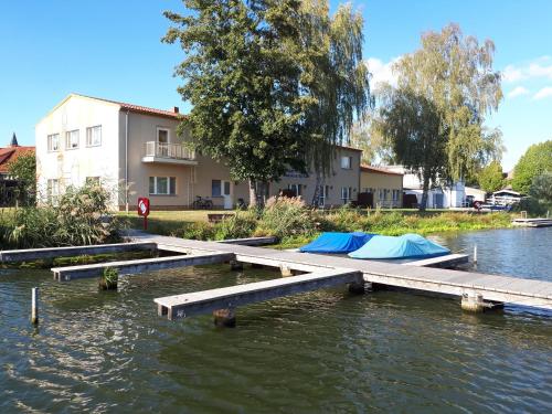 Boootshaus Am Spreeufer — hotel in Beeskow