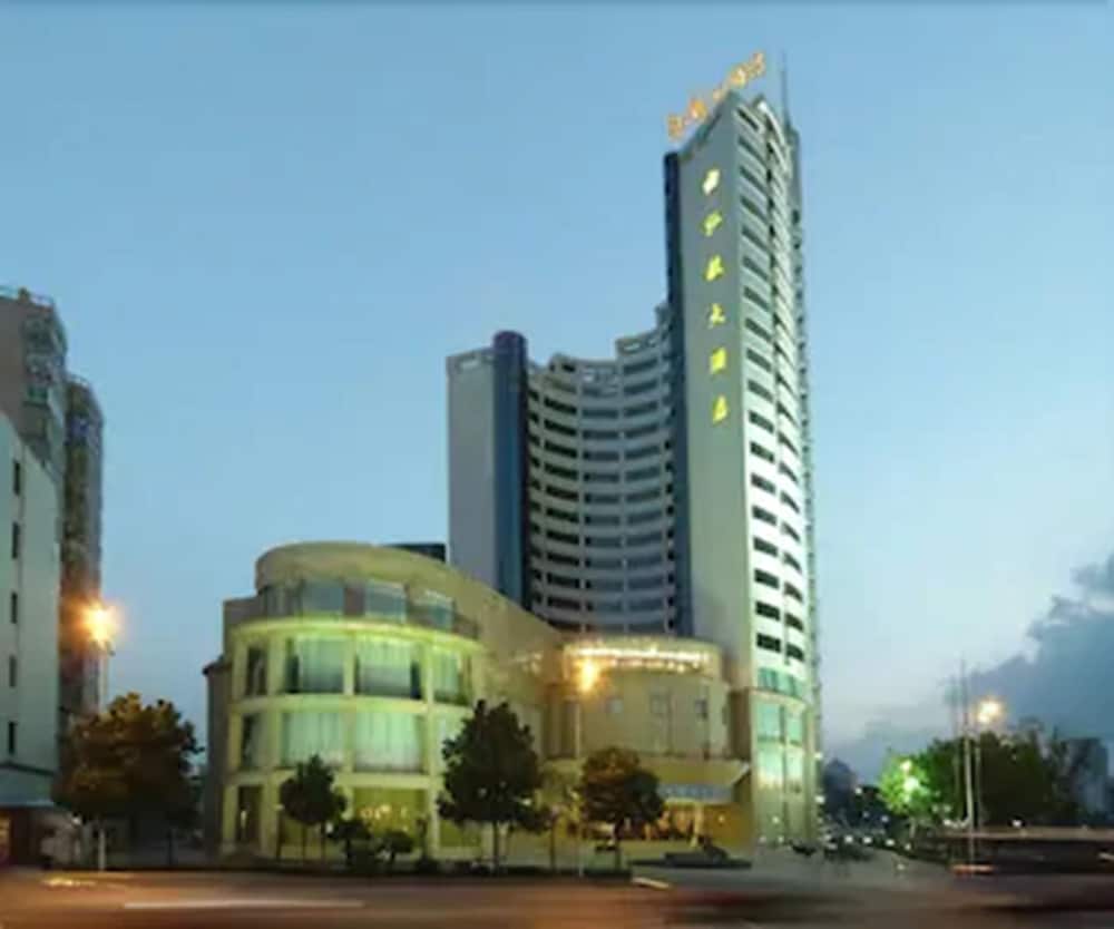Hongyi Hotel Wuhan University — 4-Star Luxury Hotel in Wuhan, People's Republic of China