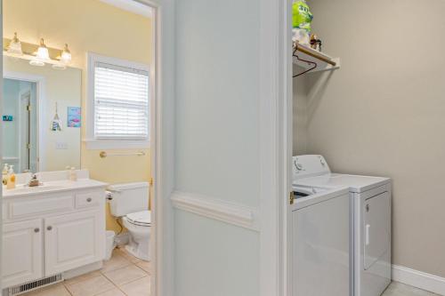 5 Buoys by Oak Island Accommodations - photo 18