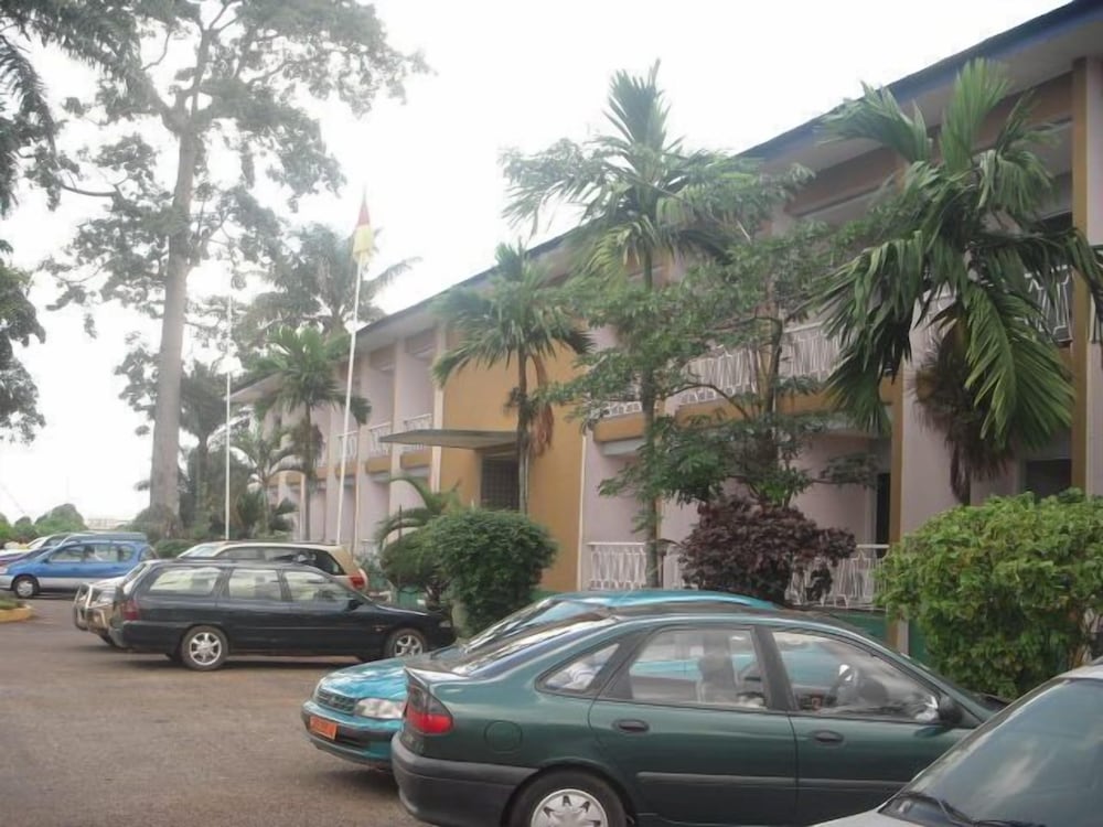 Central Hotel - carbon neutral hotel in Yaounde