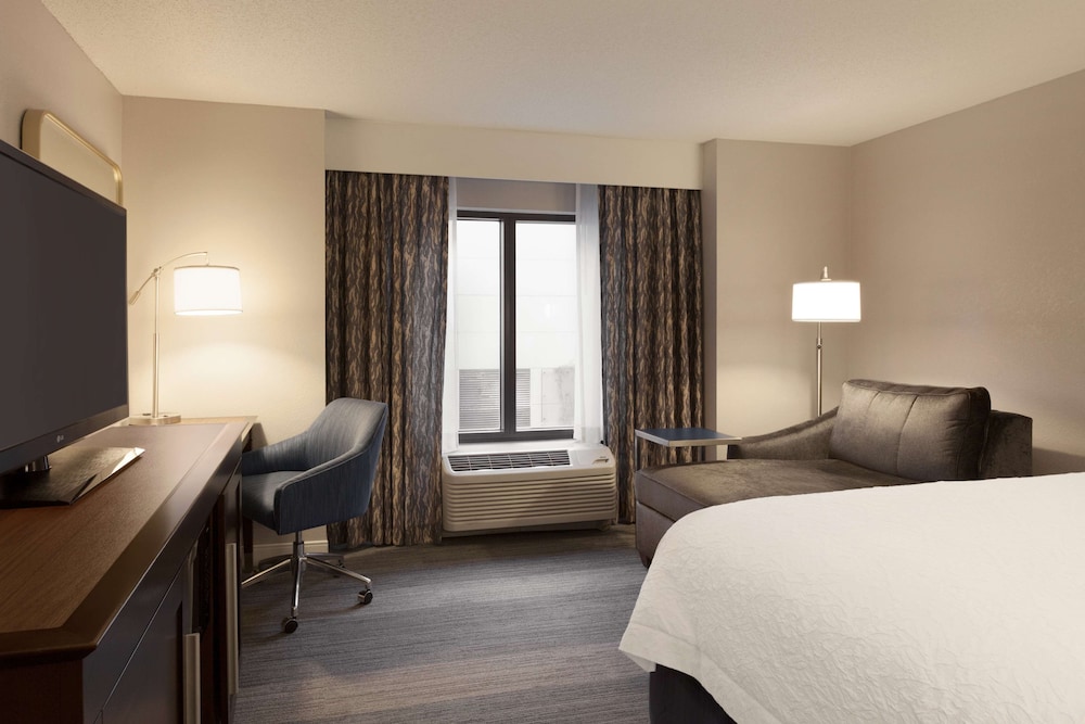 Hampton Inn & Suites Nashville Downtown - photo 19