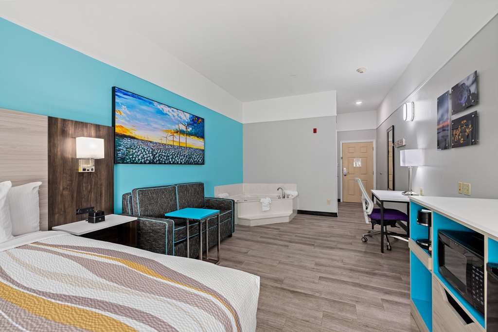 La Quinta Inn & Suites by Wyndham Raymondville - photo 67