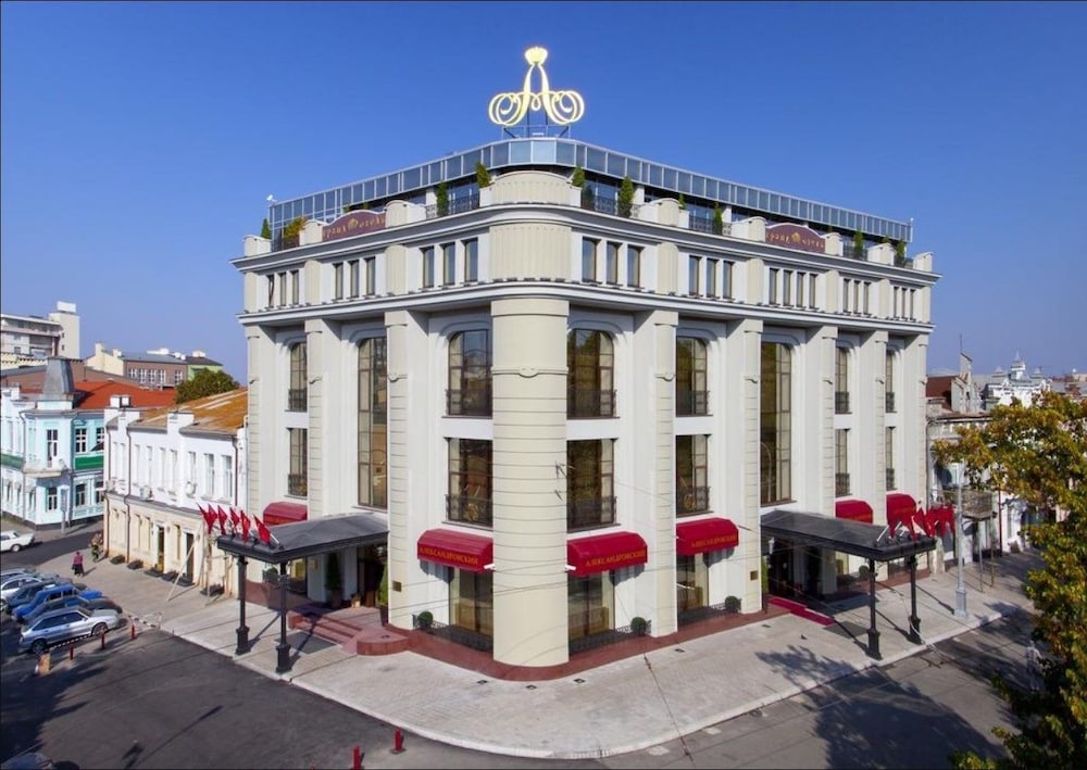 Aleksandrovski Grand Hotel Vladikavkaz — hotel in Vladikavkaz