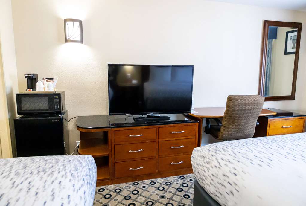 Days Inn By Wyndham College Park Atlanta Airport South - photo 26