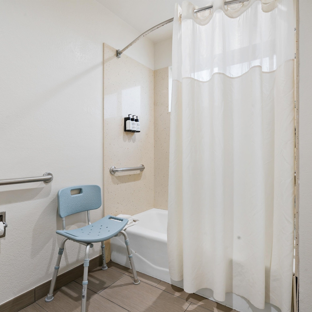Pacific Shores Inn - photo 45