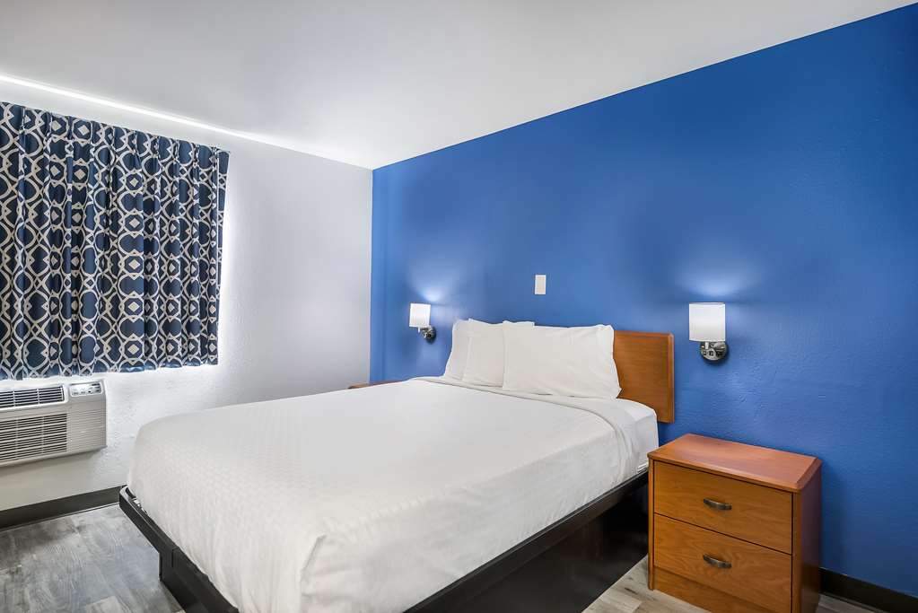 Americas Best Value Inn East Peoria - photo 25