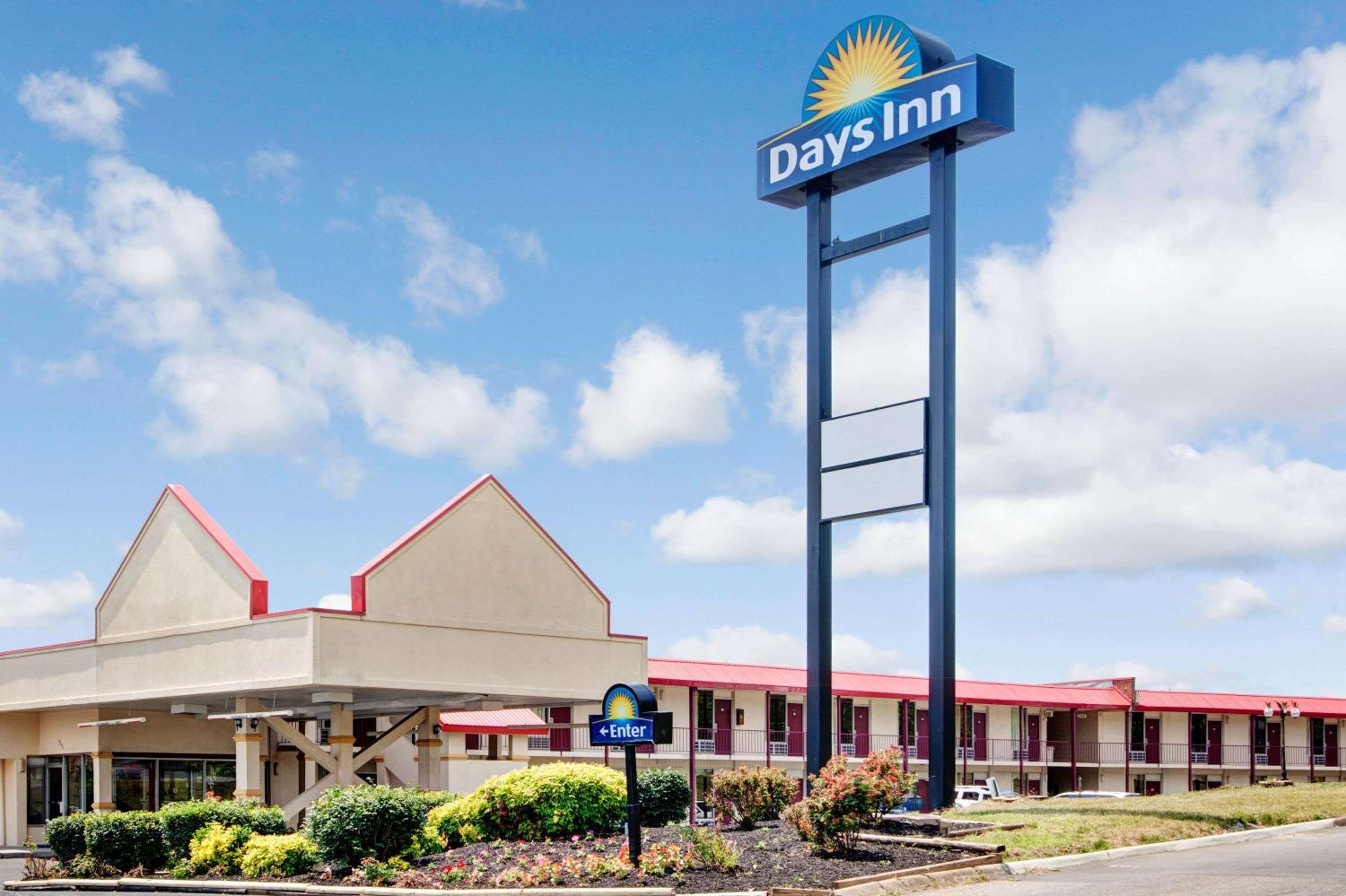 Days Inn By Wyndham Knoxville West — Knoxville