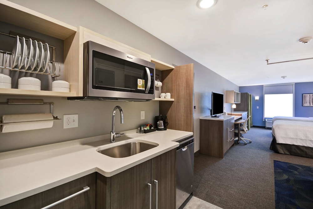 Home2 Suites by Hilton Grand Rapids North - photo 10