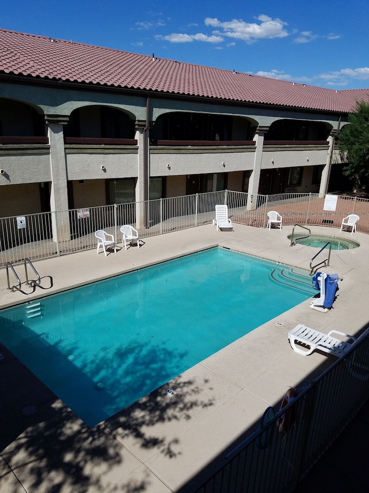 Premier Inns Tolleson - photo 21