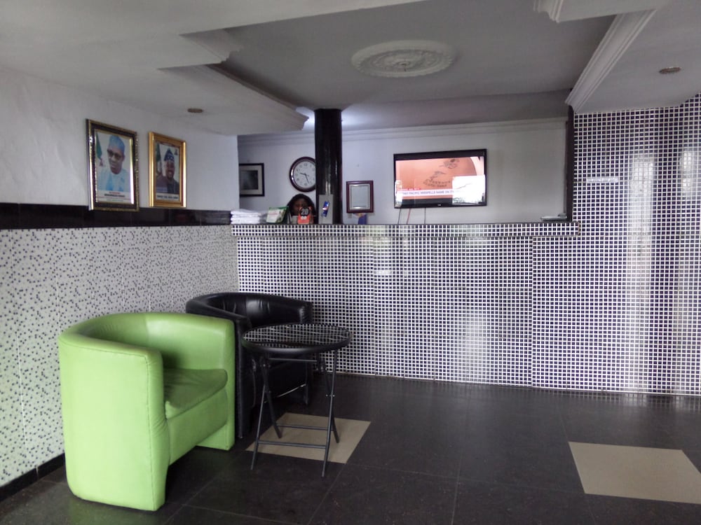 Metro Hotel Ajeigbe - last minute hotel in Ibadan