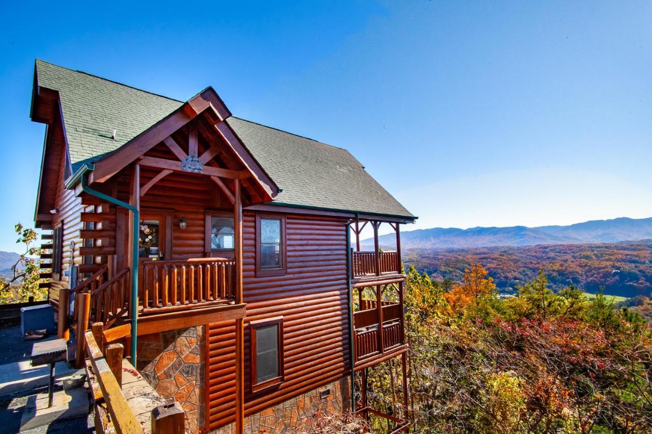 Above It All with Mountain Views Hot Tub and Theater Room in Sevierville, United States