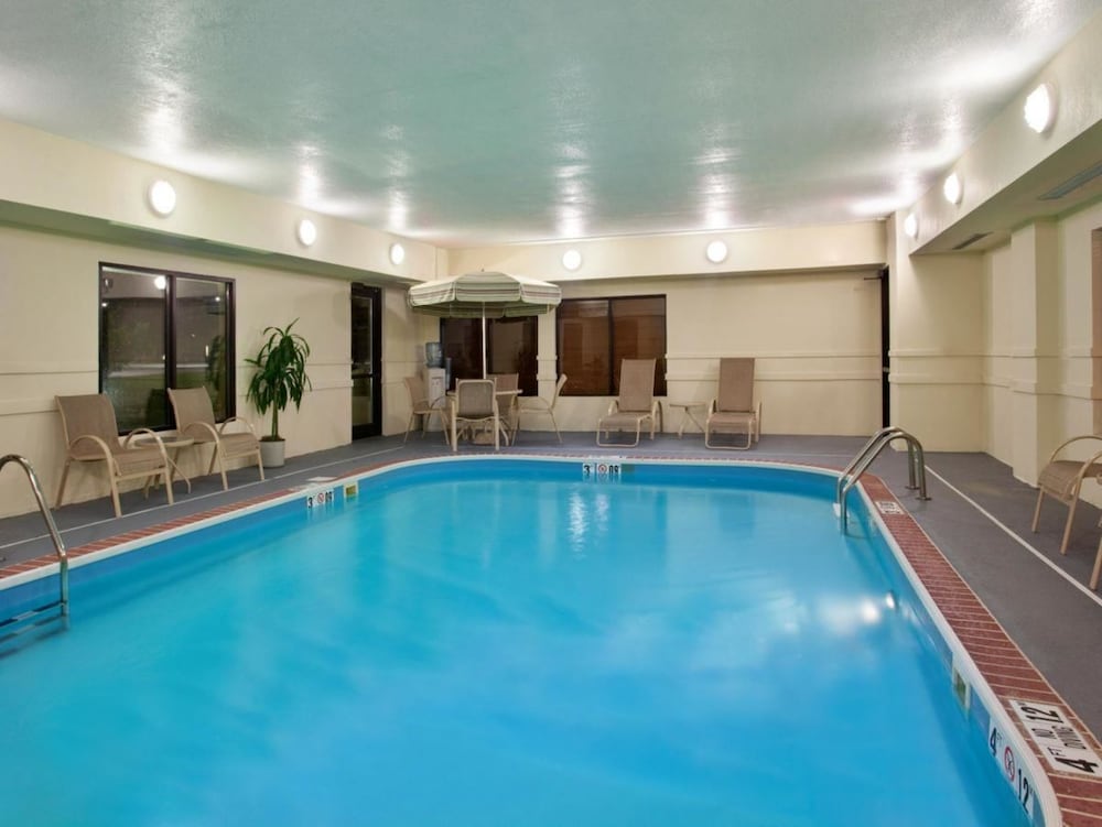 Baymont by Wyndham Merrillville - photo 2